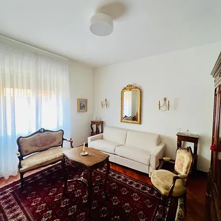 Montesanto 25 Pensión 4*